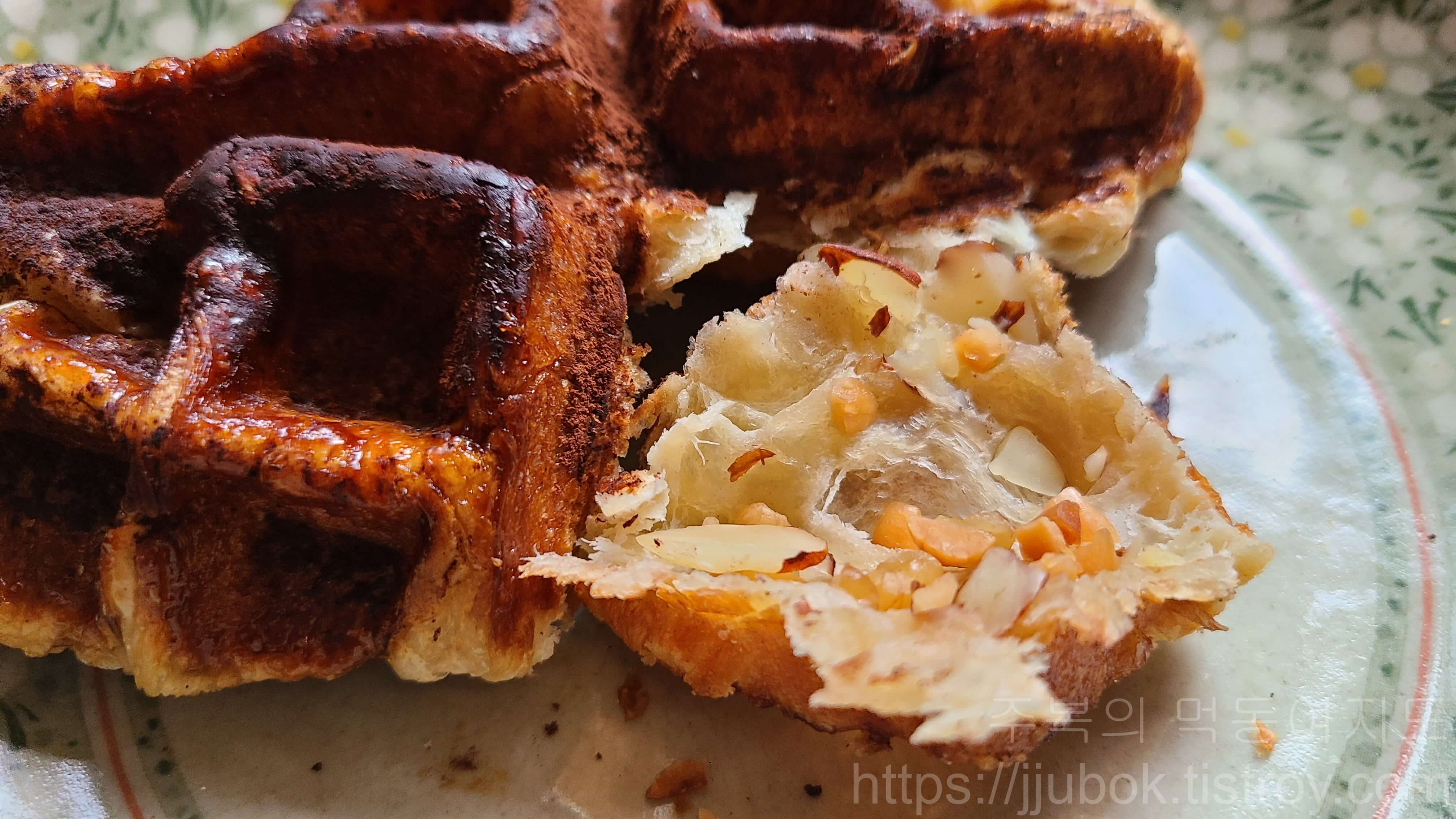 파란만잔-PARANMANJAN-카페-카카오-넛츠-크로플-비주얼