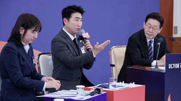 장동민 프로필 자본시장 간담회 참석 장면