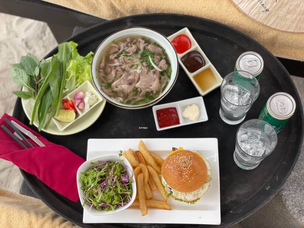 나트랑 아미아나 리조트 풀바 - 주문한 요리&사이공 맥주