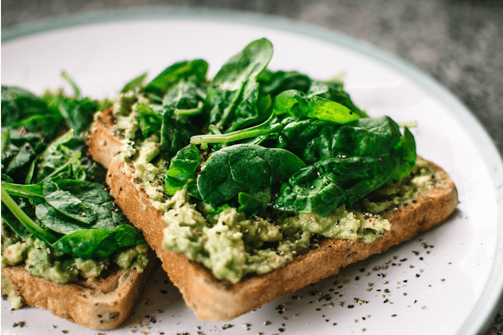 비타민 k 가 풍푸한 녹황색채소로 만든 음식 사진