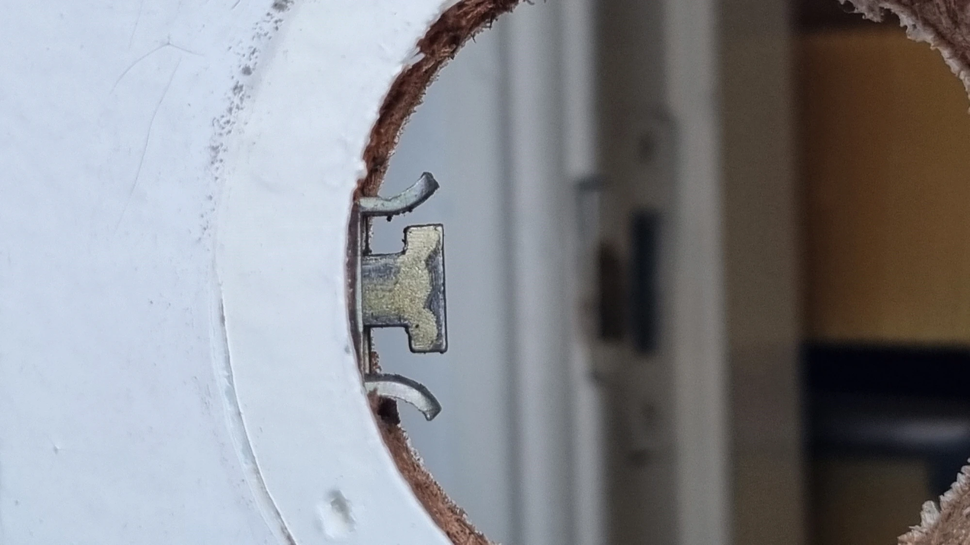 방문 손잡이 끼우는 곳