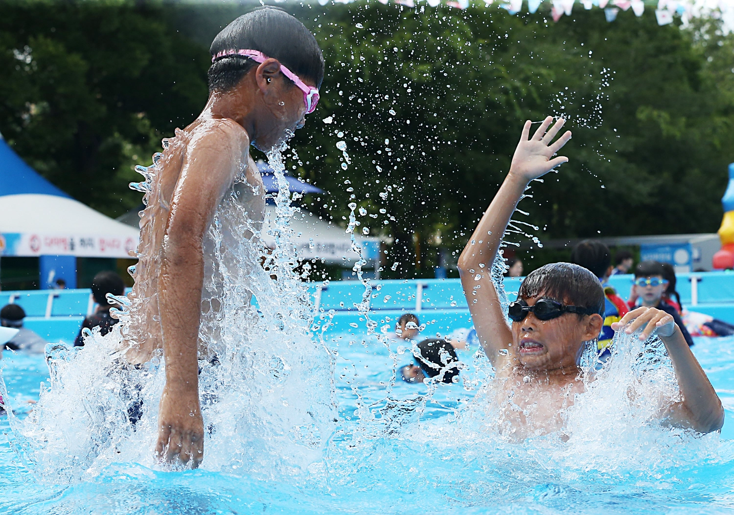 신천물놀이장 어린이들
