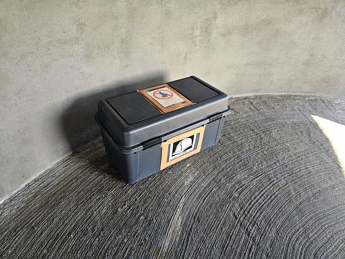 mount-aso-volcanic-shelter-lockers