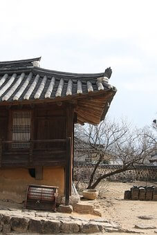 운조루 마당 모습