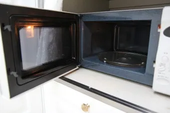 찌든 때부터 냄새까지 전자레인지 청소 레몬 식초로 간편하게 해결 완벽 관리_10