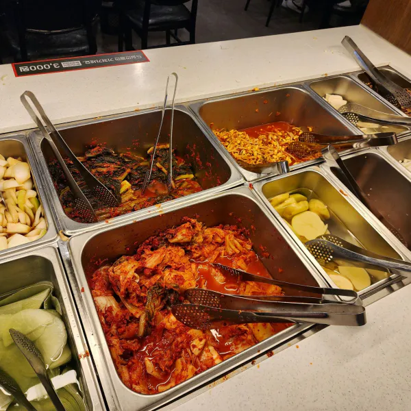 가격파괴 Why 돼지 5종 소갈비찜 무제한 셀프바 포함 1인 13900원