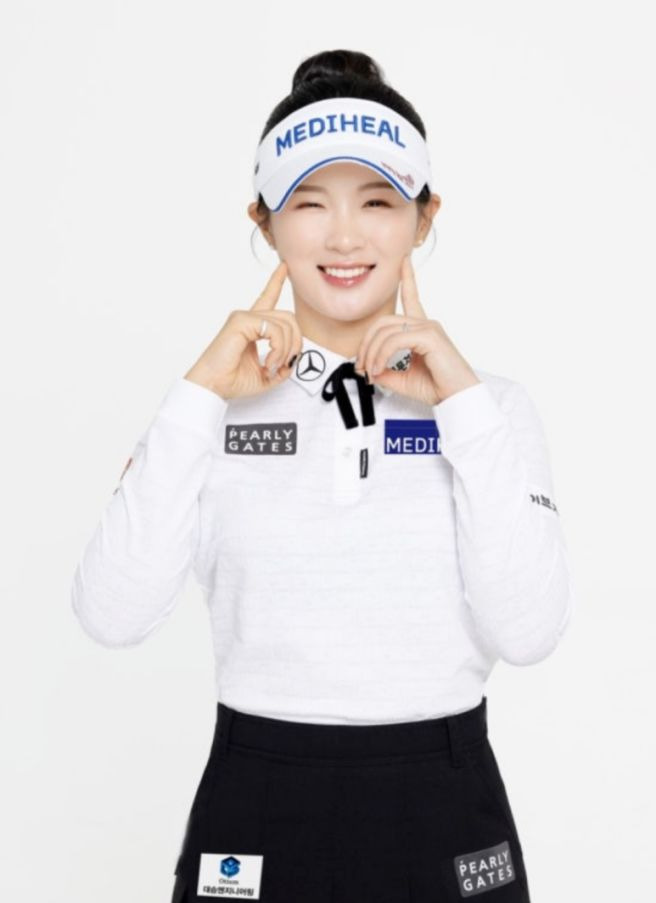 박현경 프로 나이 프로필 고향 학력 가족 우승 기록 및 JLPGA 어스 몬다민컵 선두 도약 분석