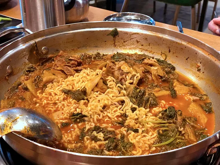 사장님귀는 당나귀귀 여에스더 직원 복지 식당 청담동 학동사거리 강남구청역 순살 감자탕 뼈감자탕전골 맛집 위치 어디 소개