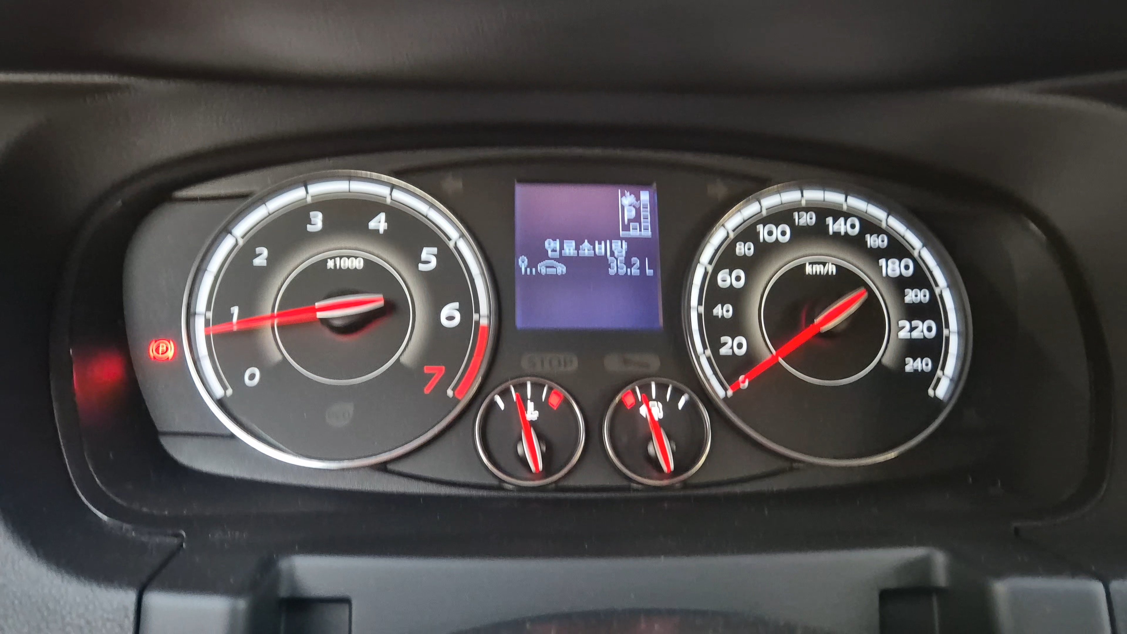 이젠 수리하고 정상이 된 sm7 계기판