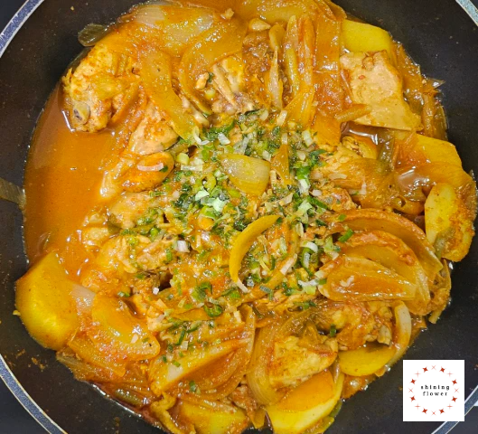 닭볶음탕-마지막에 다진 파를 넣은 것