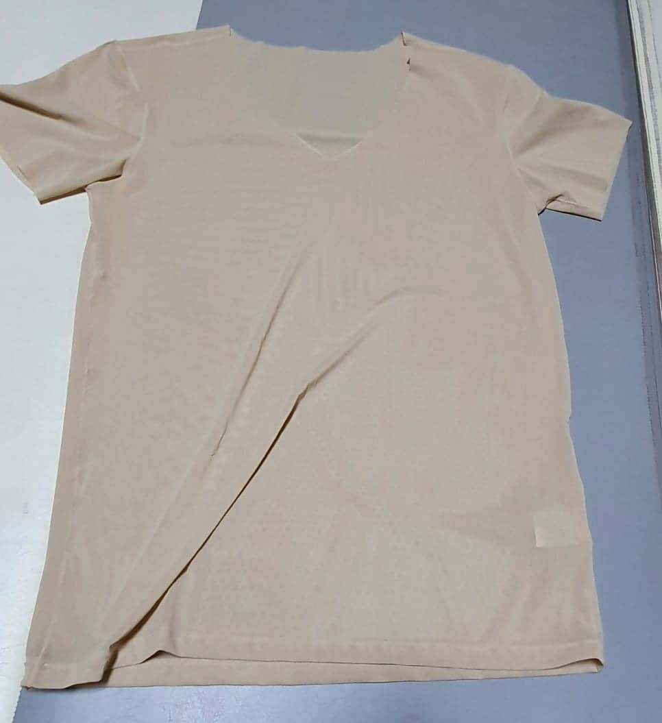 스파오 쿨테크 심리스 V넥 반팔