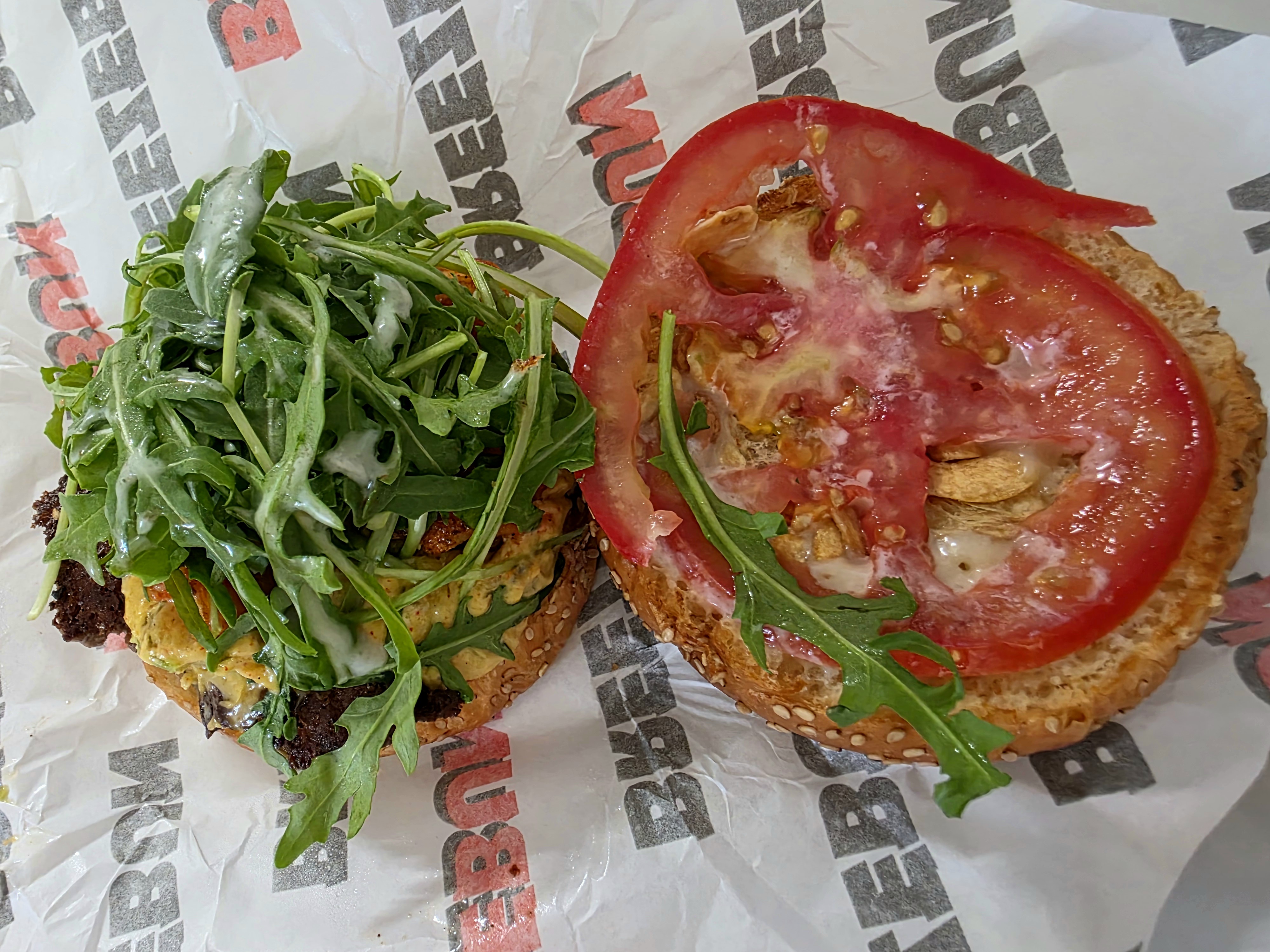 토마토가-큼직하게-들었어요.