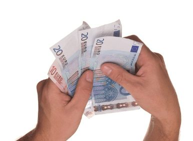 실업급여 받고 돈 들고 있는 손 사진