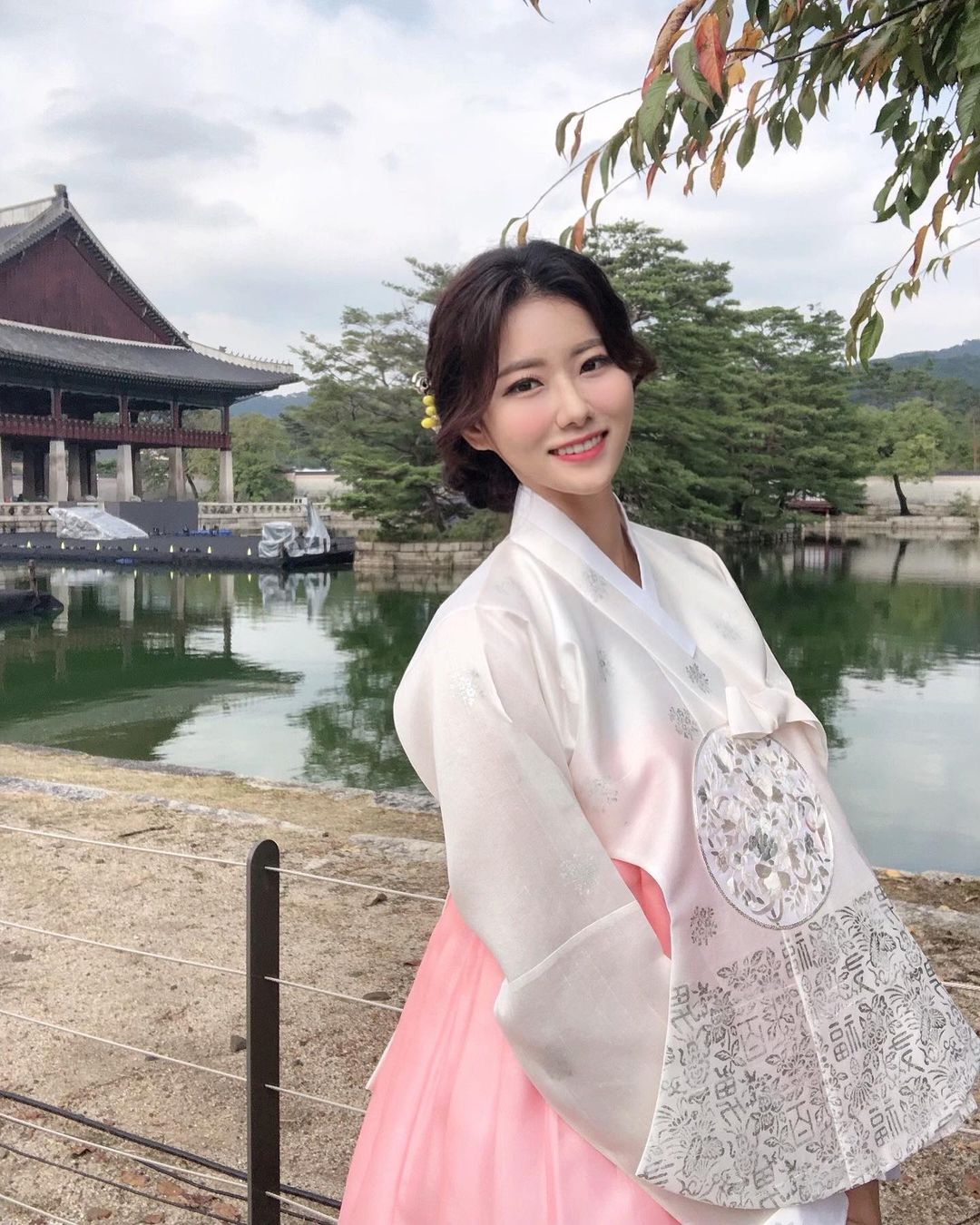 김규리 기상캐스터 방송 스튜디오 날씨 사진