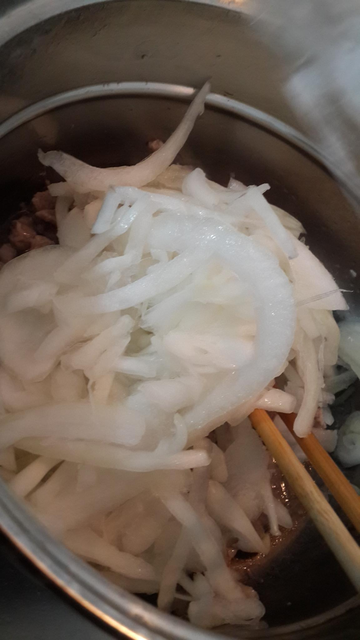 초마짬뽕 채 썬 양파