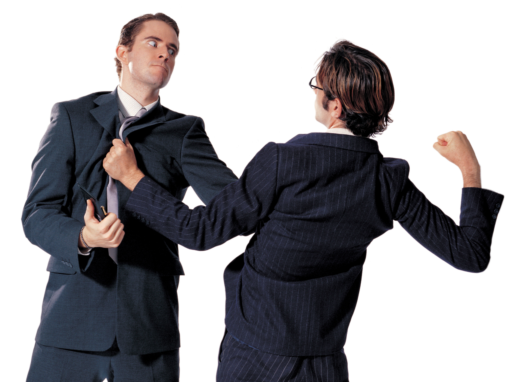 서로 싸우는 직장 동료들