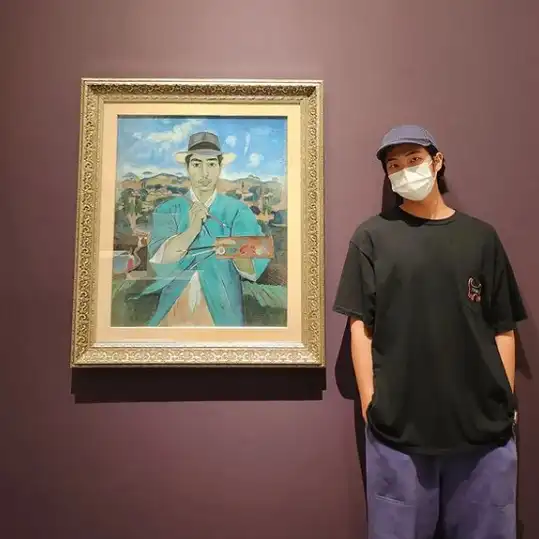 미술작품과 함께 찍은 RM의 인스타 사진