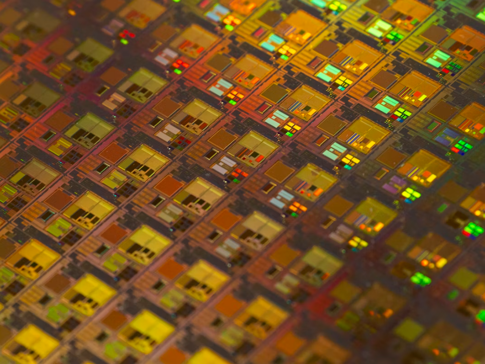 삼성전자의 HBM3E 12층 구조, 턴키 솔루션 차별화, NVIDIA 배송