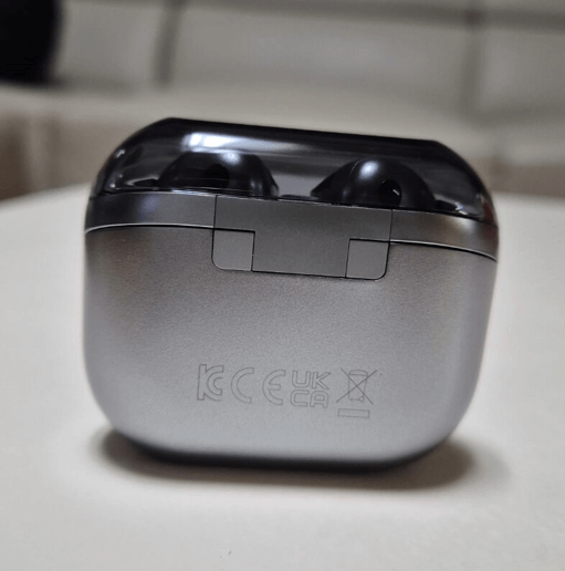 갤럭시 버즈 3 프로 충전 케이스 뒤