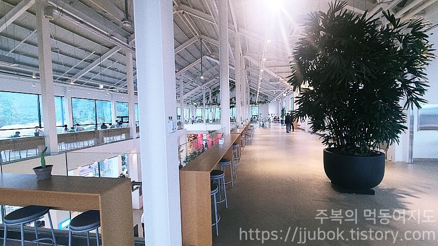 핀스커피-2층-분위기-6