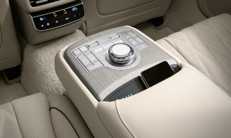 제네시스 G80 vs 경쟁 모델 비교: BMW 5시리즈&#44; 벤츠 E클래스와 어떤 차이가?