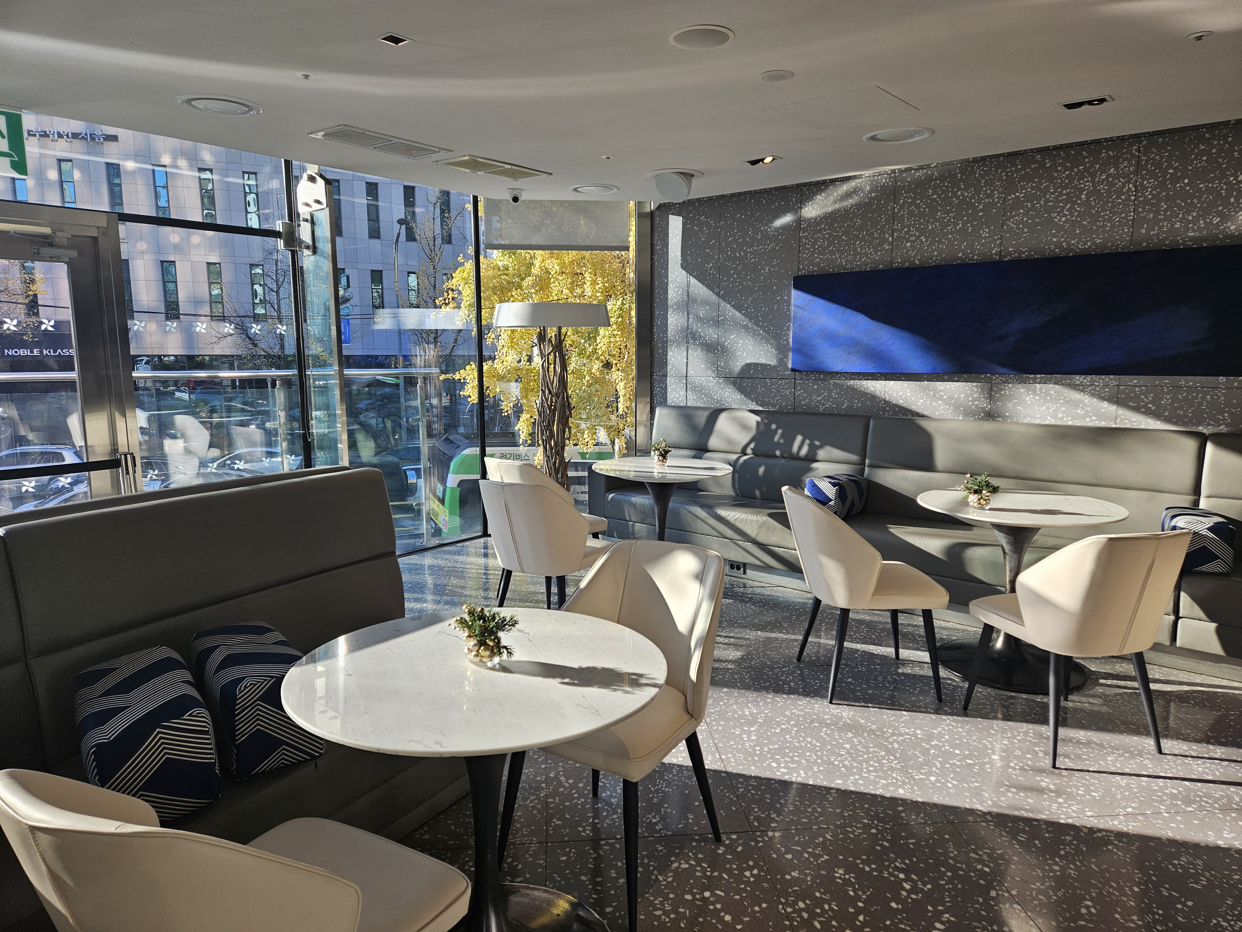 포포인츠 바이 쉐라톤 서울 강남 라운지