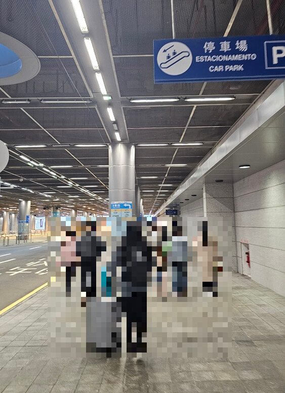 마카오 페리 터미널에서 호텔 정류장 가는 길