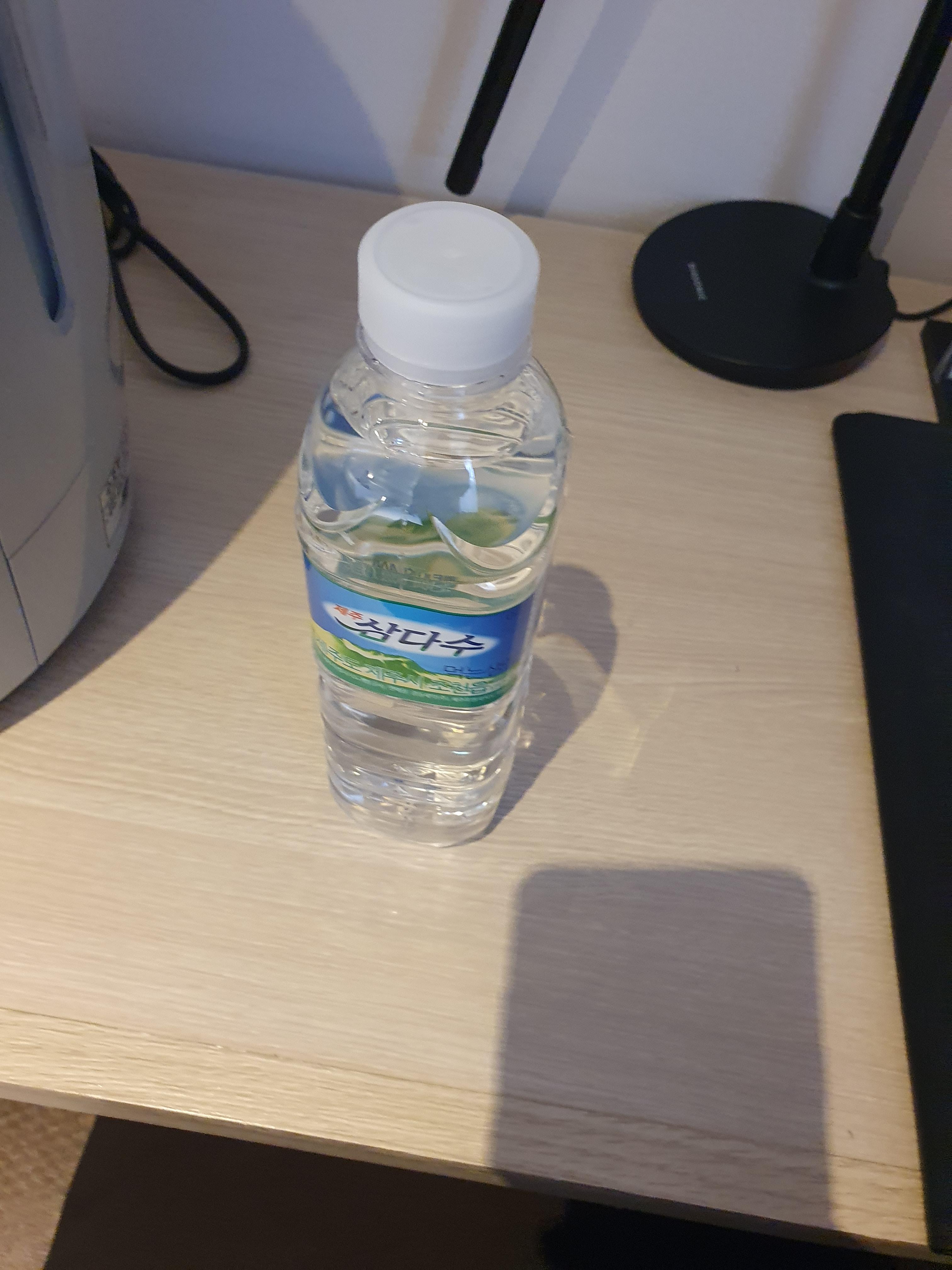 제주 호텔 더본 무료 생수는 삼다수로 세팅됨!