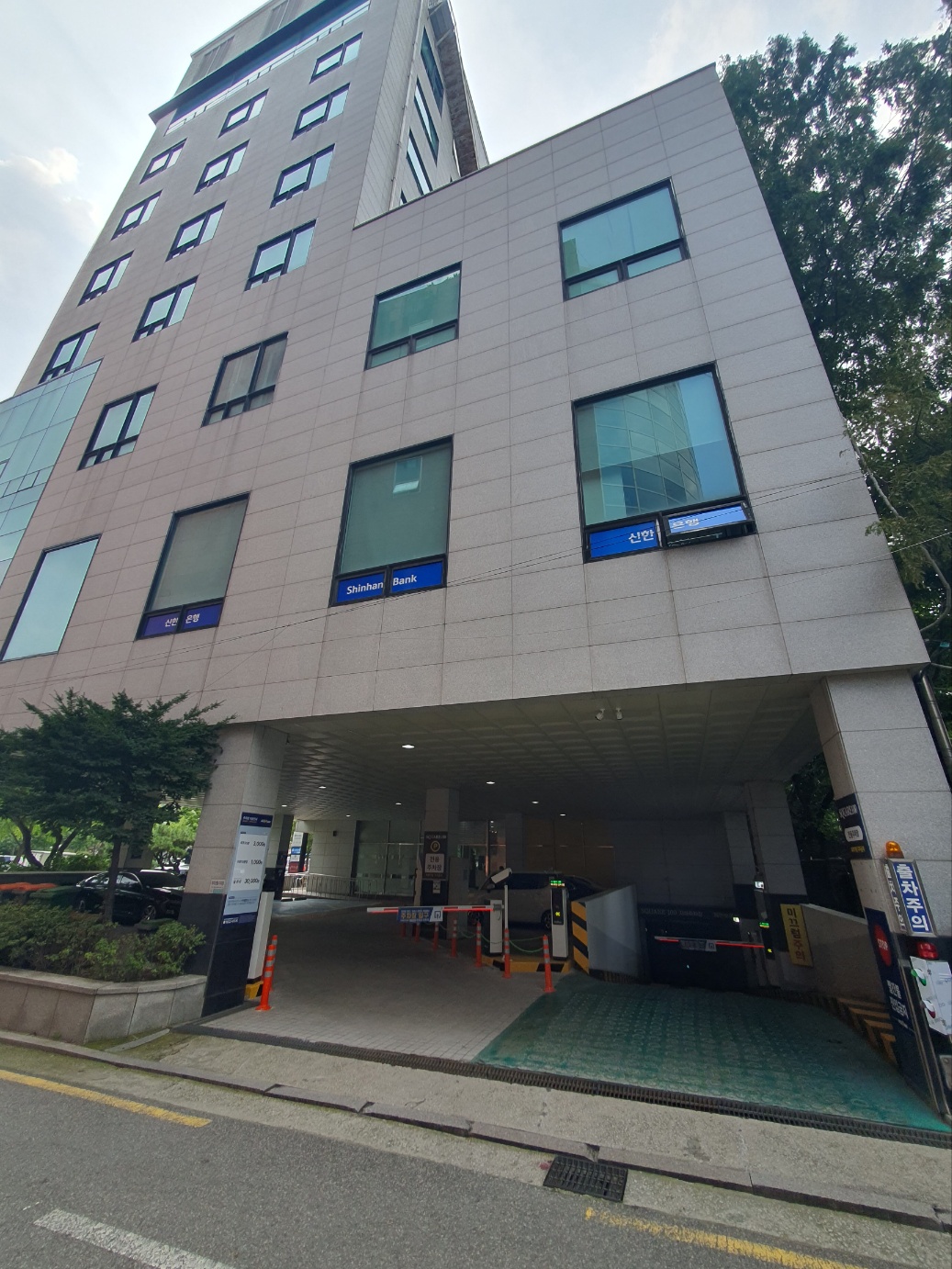 스퀘어100에-나이스파크-주차-시스템을-설치했습니다.