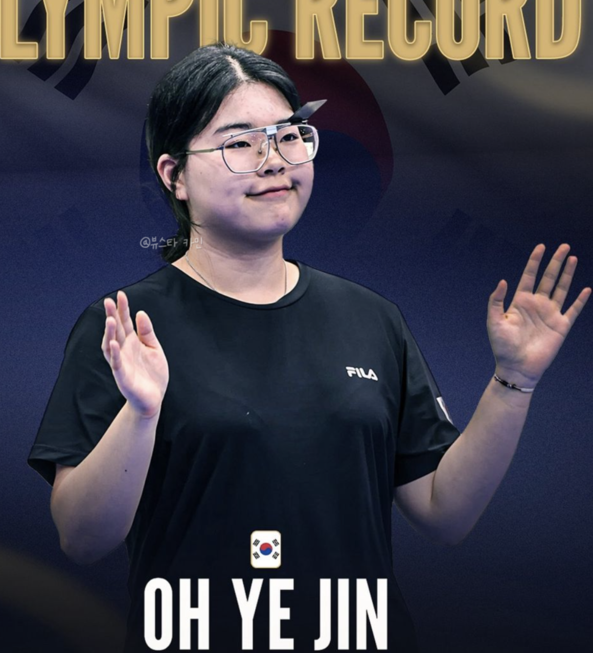 (가운데)오메가에서 주는 파리올림픽 첫 남녀 금메달 리스트에게 주는 천만원 상당의 시계를 선물 받은 (왼)펜싱 선수 오상욱과 (오) 사격 오예진