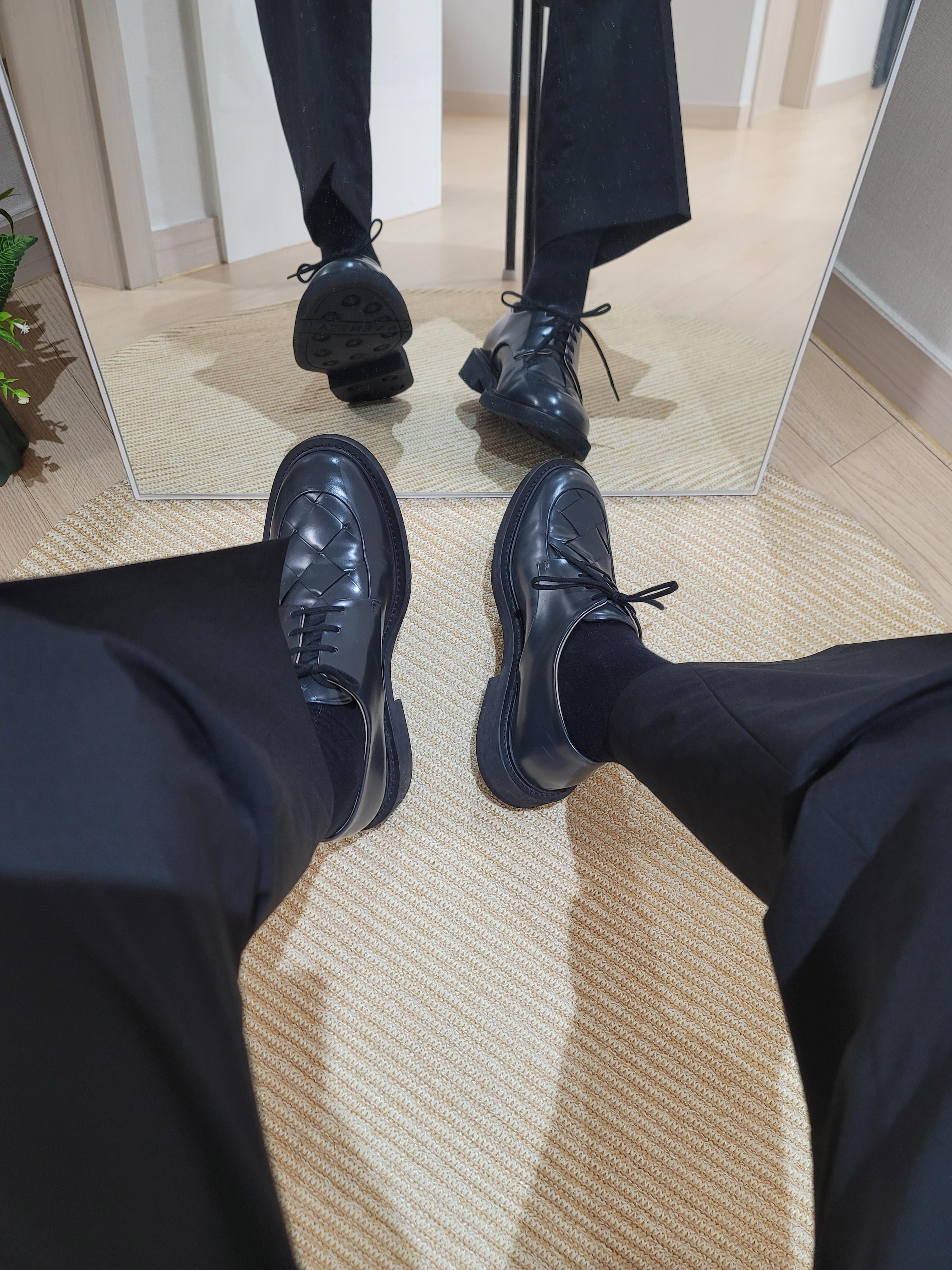 Bottega Veneta Intrecciato Derby Shoes 착용