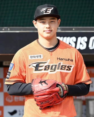 문동주 야구선수 프로필 나이 고향 출신고 연봉 등번호 키 인스타그램