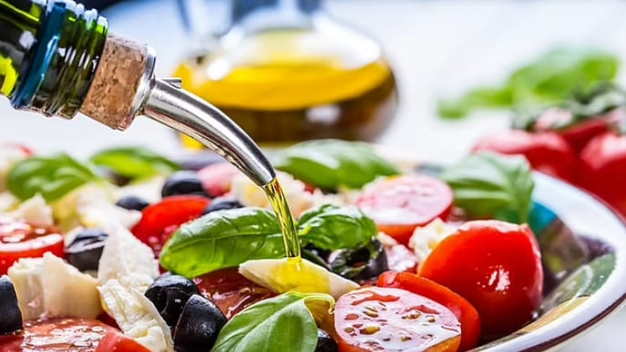 지중해식 식사법, 치매 연관 '염증' 감소시켜 Mediterranean diet slashes dementia risk by almost a QUARTER, study suggests