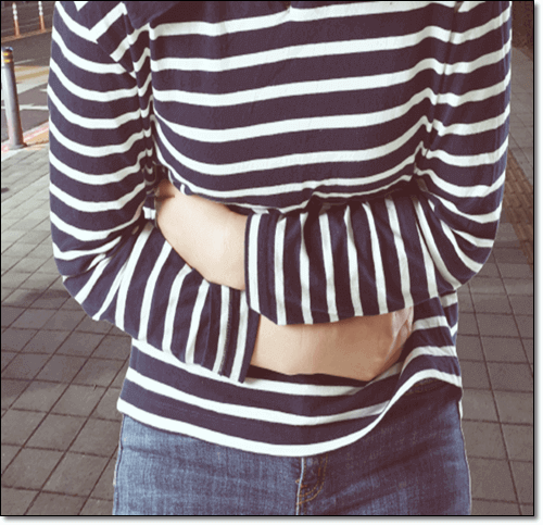 장염으로 복통을 일으킨 여성