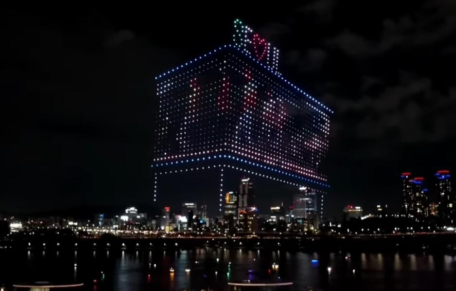 케이팝데몬헌터스 테마 드론쇼 장면