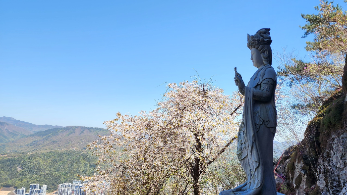 은동굴 앞 약사여래