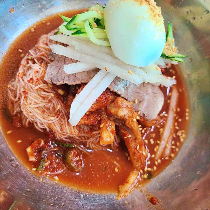 생생정보 경기 안성 42년 전통 수육무침냉면 맛집
