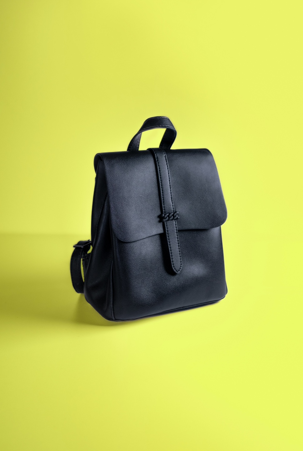 합성피혁 소재 백팩 가방