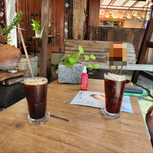 치앙마이 카페 투어 ① : 올드시티 카페 (Pegasus Café & Roastery_이아이스 아메리카노_골드브루