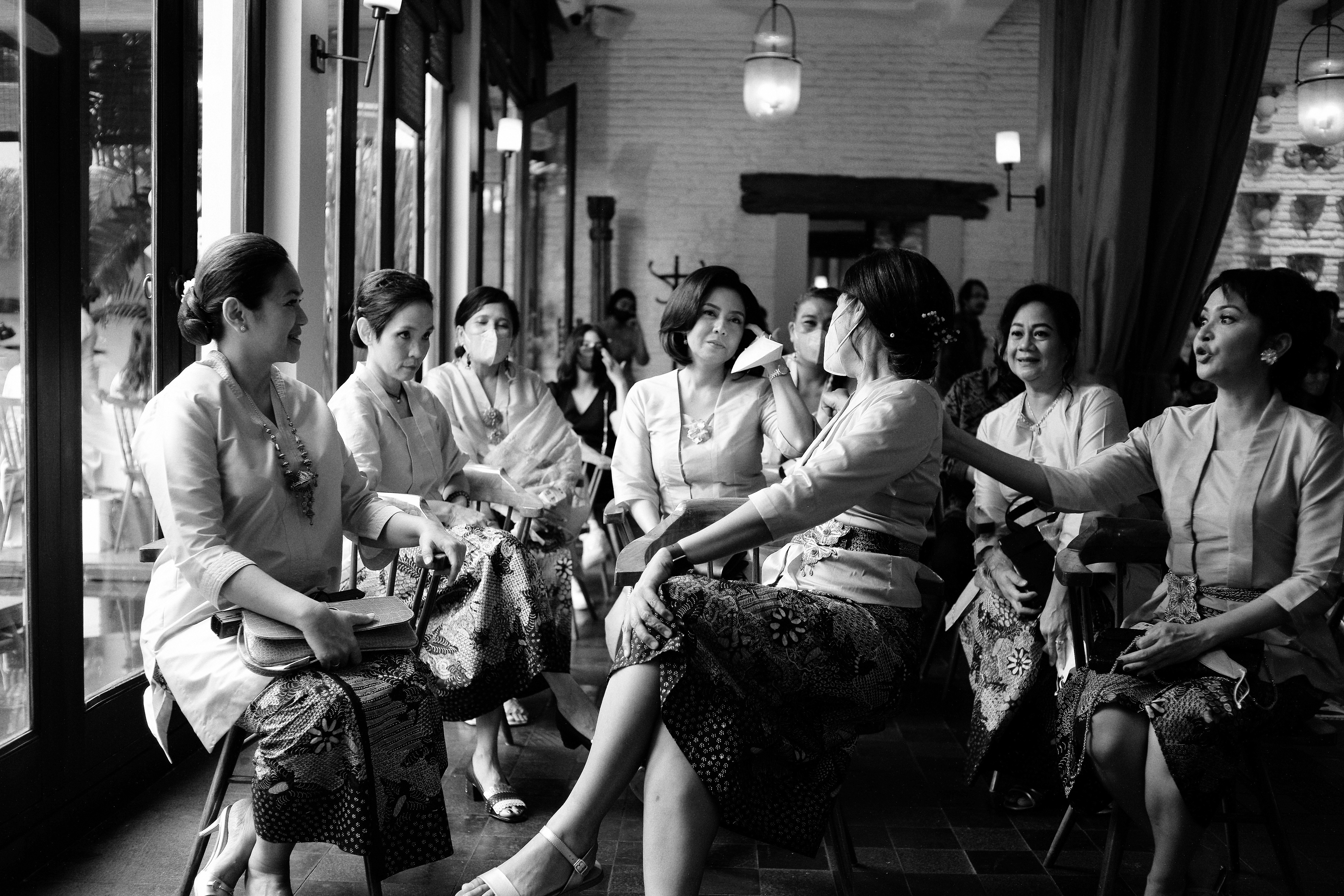 대기실 여성 참가자들 관련 사진