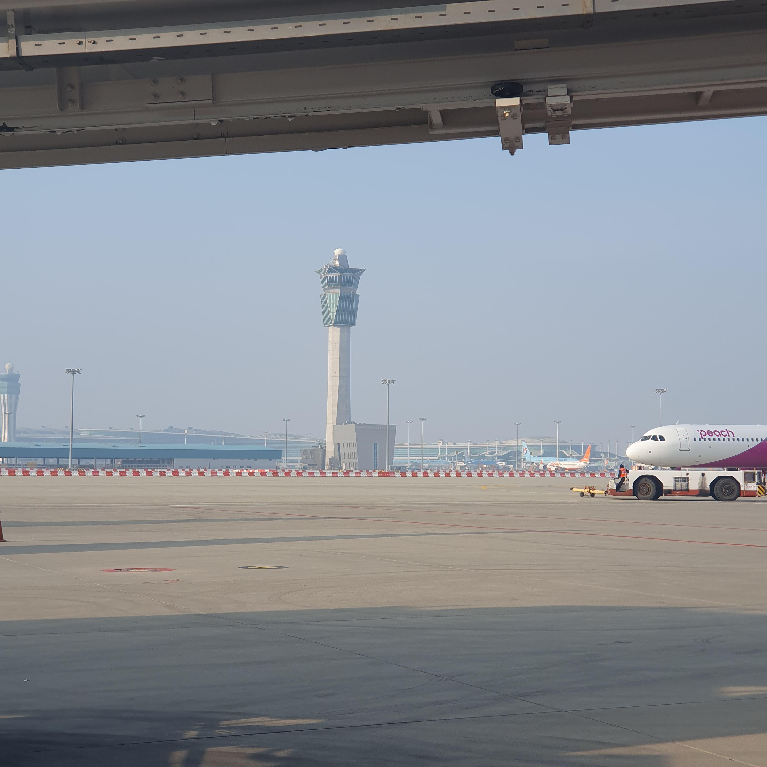 팬데믹 당시 텅 빈 공항 모습