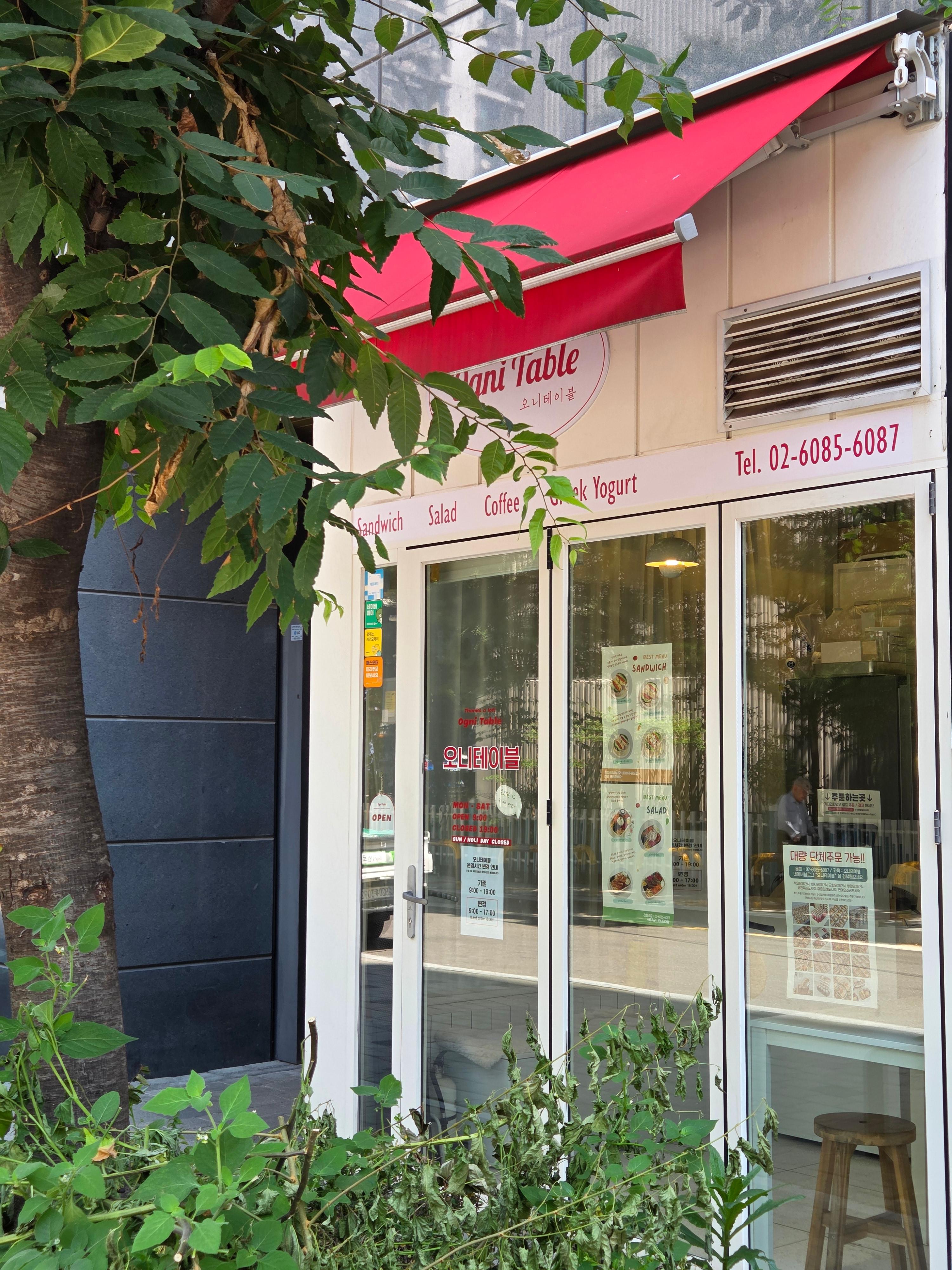 강서구 등촌동 오니테이블 매장 입구 전경&amp;#44; 샌드위치&middot;샐러드&middot;그릭요거트 전문점