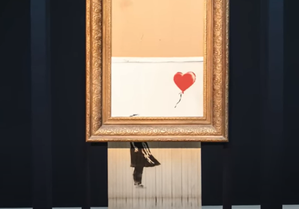 뱅크시의 분쇄기 사건으로 가치가 상승한 작품 &#39;풍선과 소녀&#39;