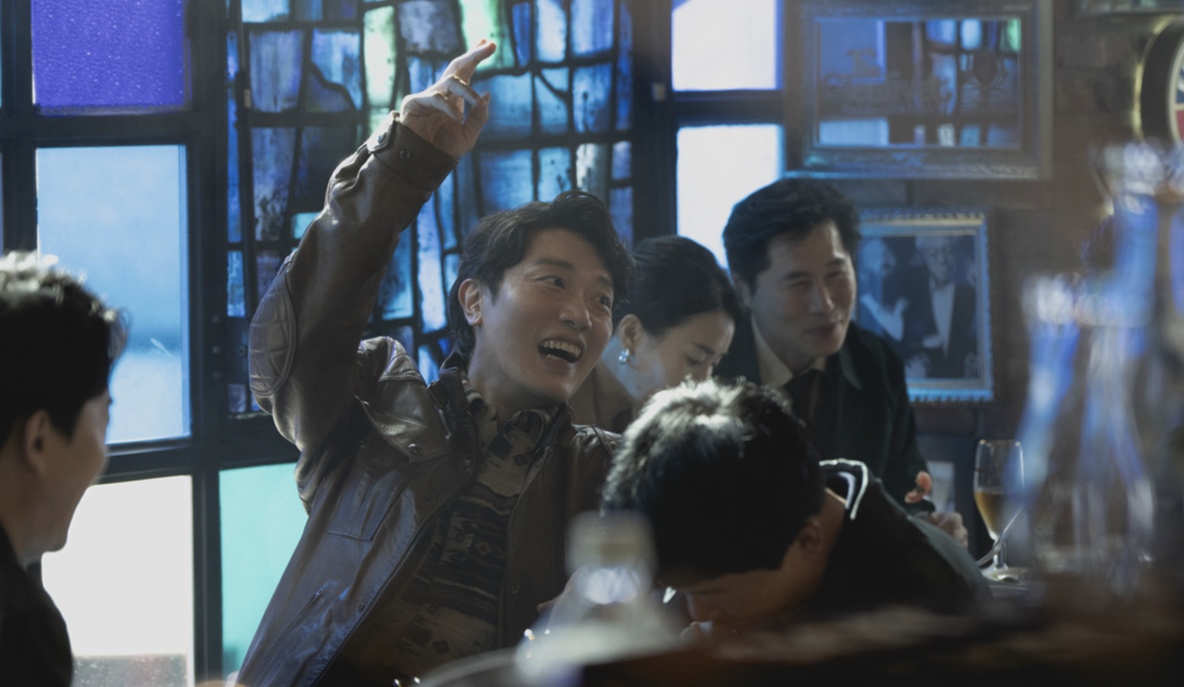 영화 어쩔 수가 없다 이병헌 박희순 장면