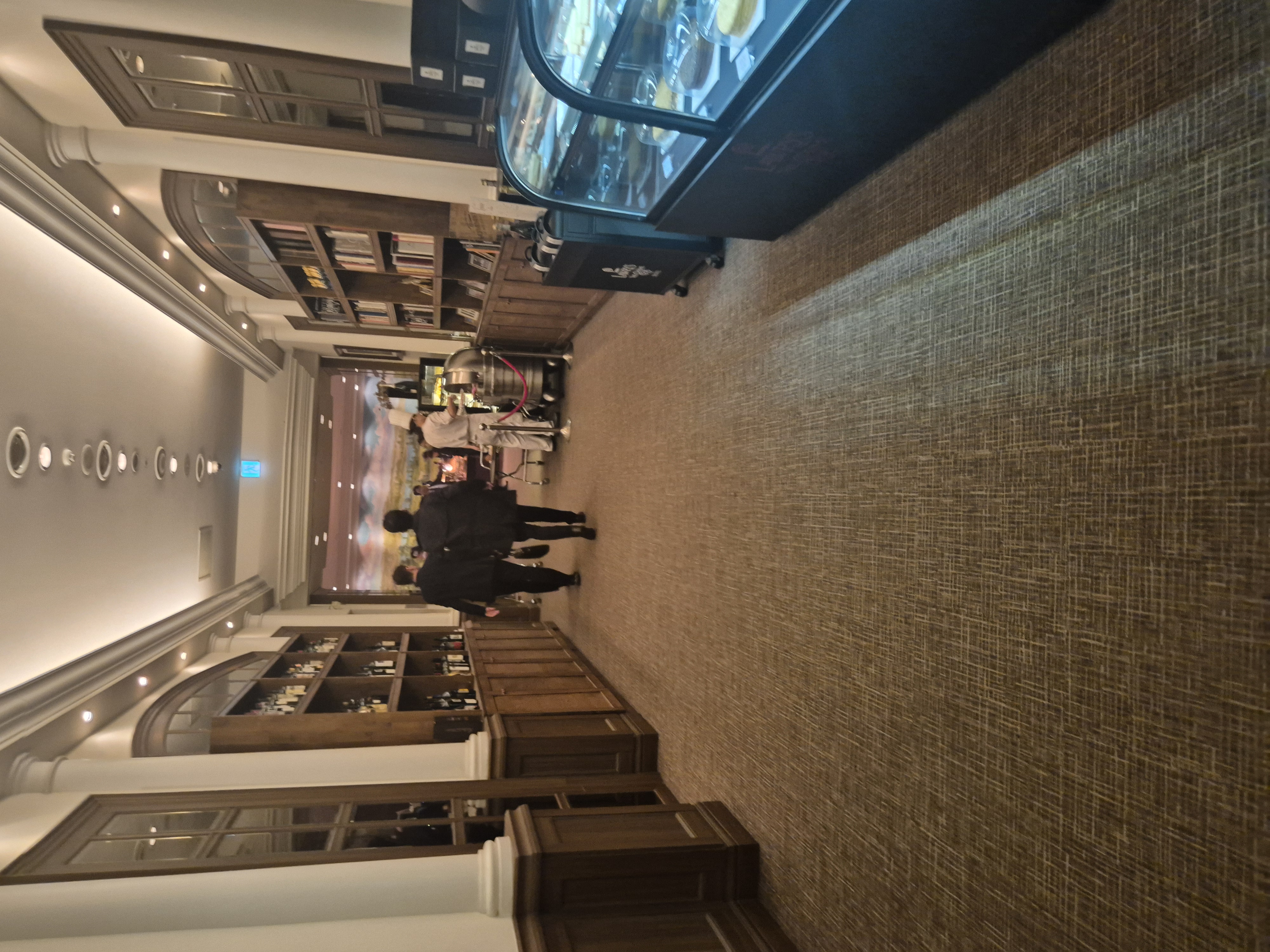 로리스 더 프라임 립의 강남접 입구