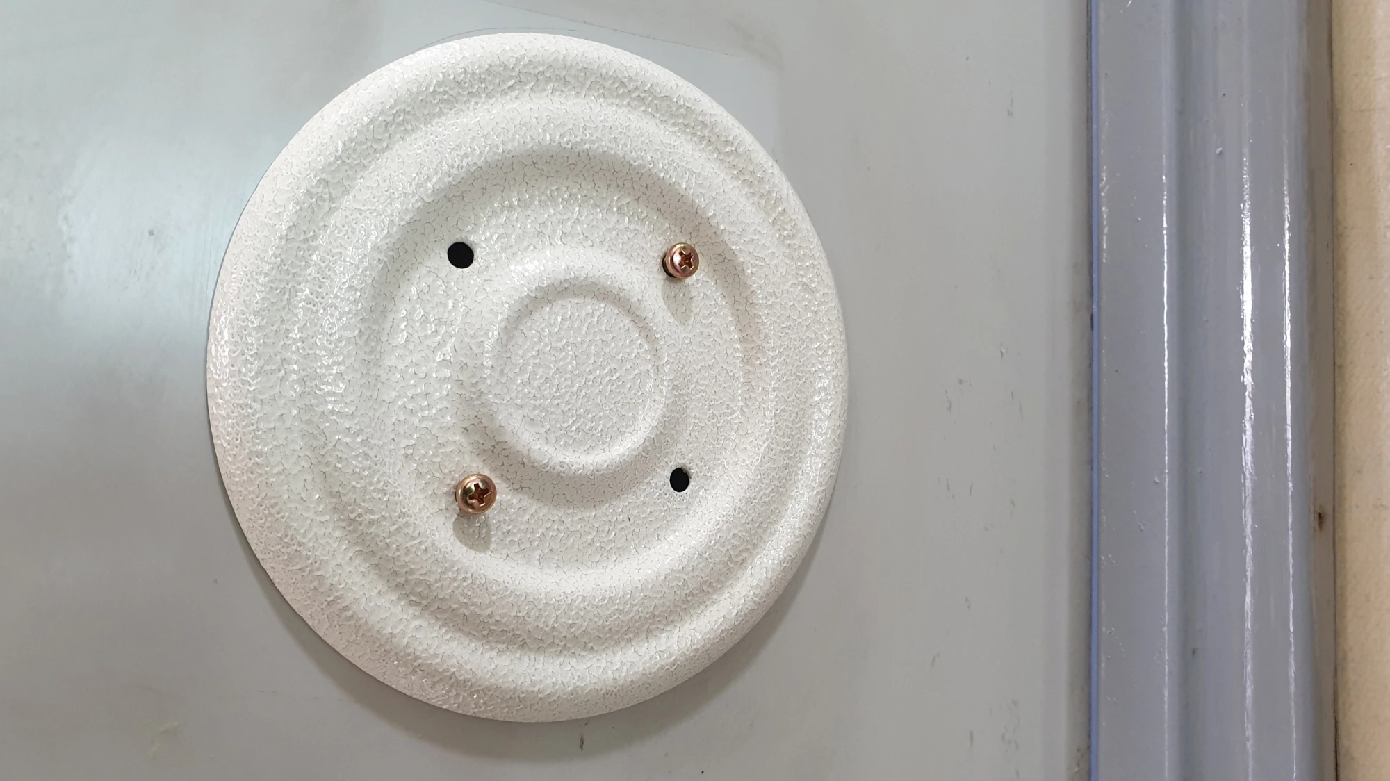 실내쪽 방범커버 끼운 모습