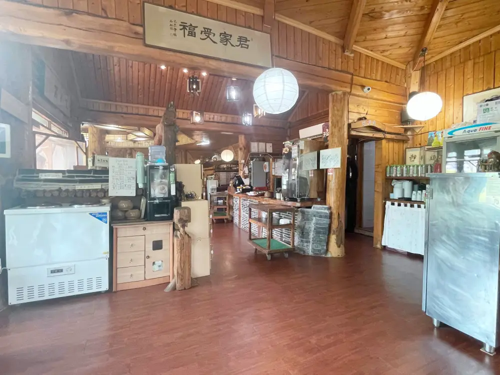 식당 반찬코너와 중앙조리실 모습