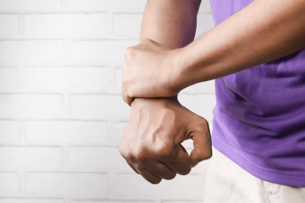 손목터널증후군&amp;#44; 밤잠 설치는 이유와 해결책