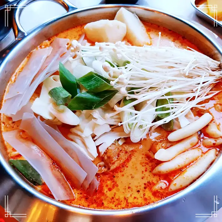 토요일은 밥이좋아 군포 산본 닭볶음탕 맛집 투움바 로제 차돌 닭도리탕 곱도리탕 닭떡볶이 게살볶음밥 현지인 추천 토밥 좋아 방송정보