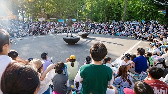 2025 수원연극축제 공식 포스터